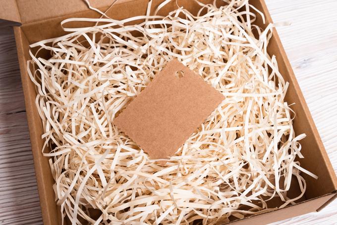 Самостоятельно устанавливающиеся коробки CMYK Kraft Paper Mailer Почтовая коробка с наклейкой 9